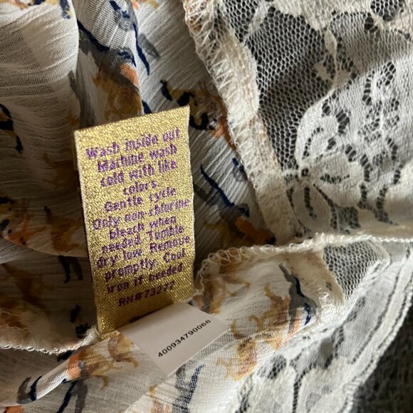 Princess Vera Wang Blouse Cream Brown Dogs Small NWT - Picture 6 of 6